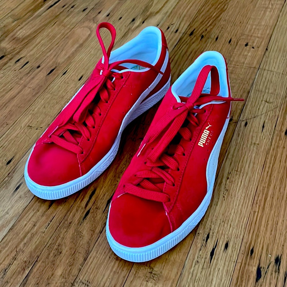 Men’s PUMA Red Suede Classic sneakers.Size 9.5